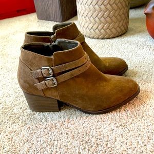 Size 9.5 ankle boots
